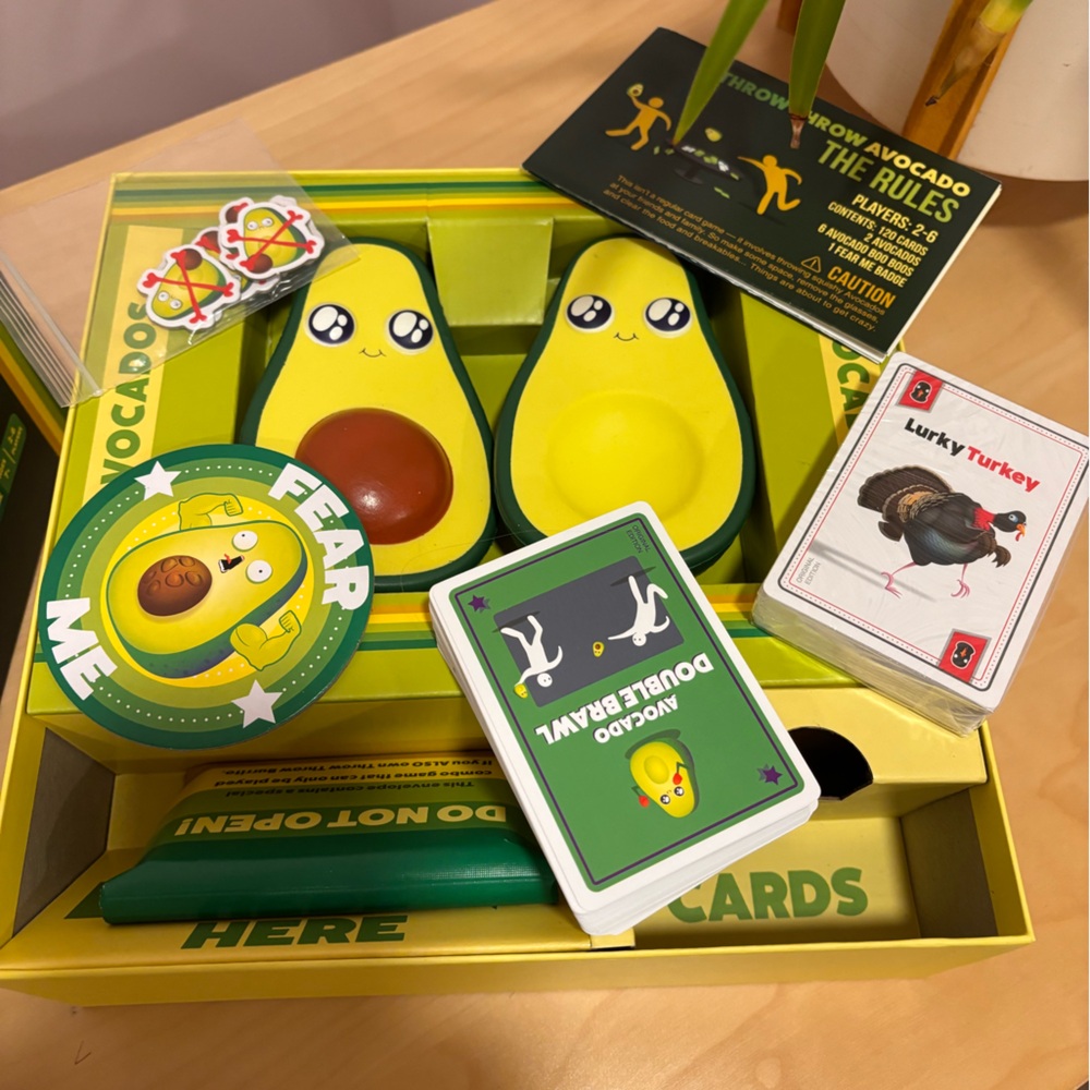 Exploding Kittens Throw Throw Avocado Card Game In Excellent Used Condition - Picture 7 of 7